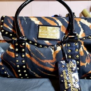 LARGE BETSYVILLE PURSE WITH GOLD HARDWARE